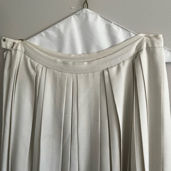 Cream coloured highland queen vintage skirt - Picture 2 of 3